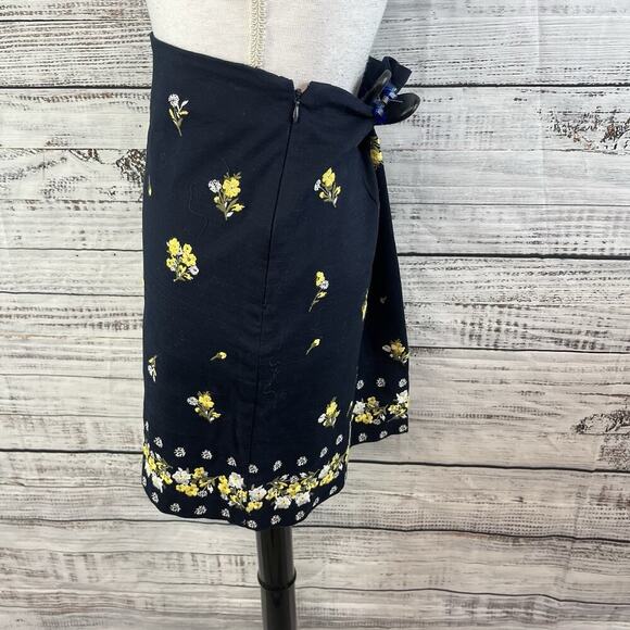 Ann Taylor Loft Skirt size 4 Navy Blue Yellow Floral Embroidery Knee Stretch - Picture 5 of 7